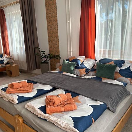 Tavaszpart Vendeghaz Appartement Szeged Buitenkant foto