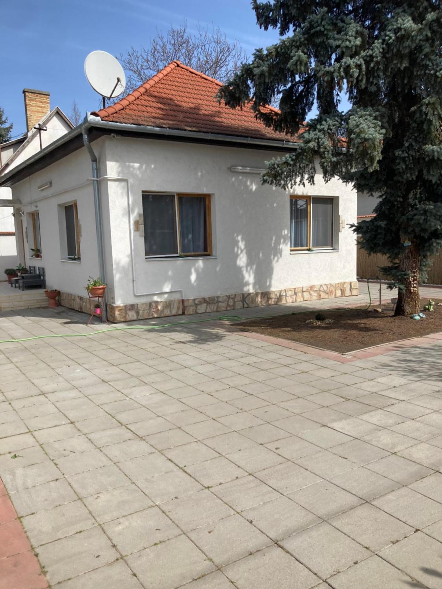 Tavaszpart Vendeghaz Appartement Szeged Buitenkant foto