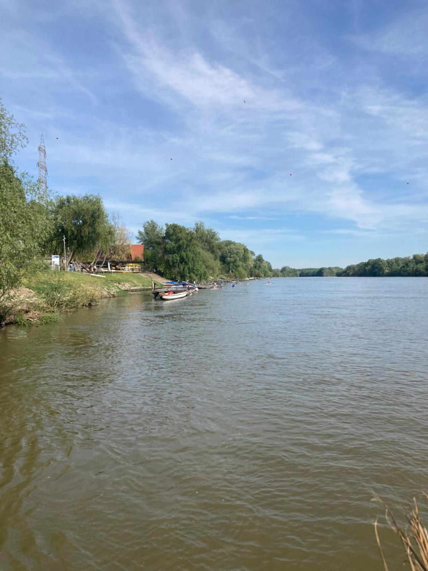 Tavaszpart Vendeghaz Appartement Szeged Buitenkant foto