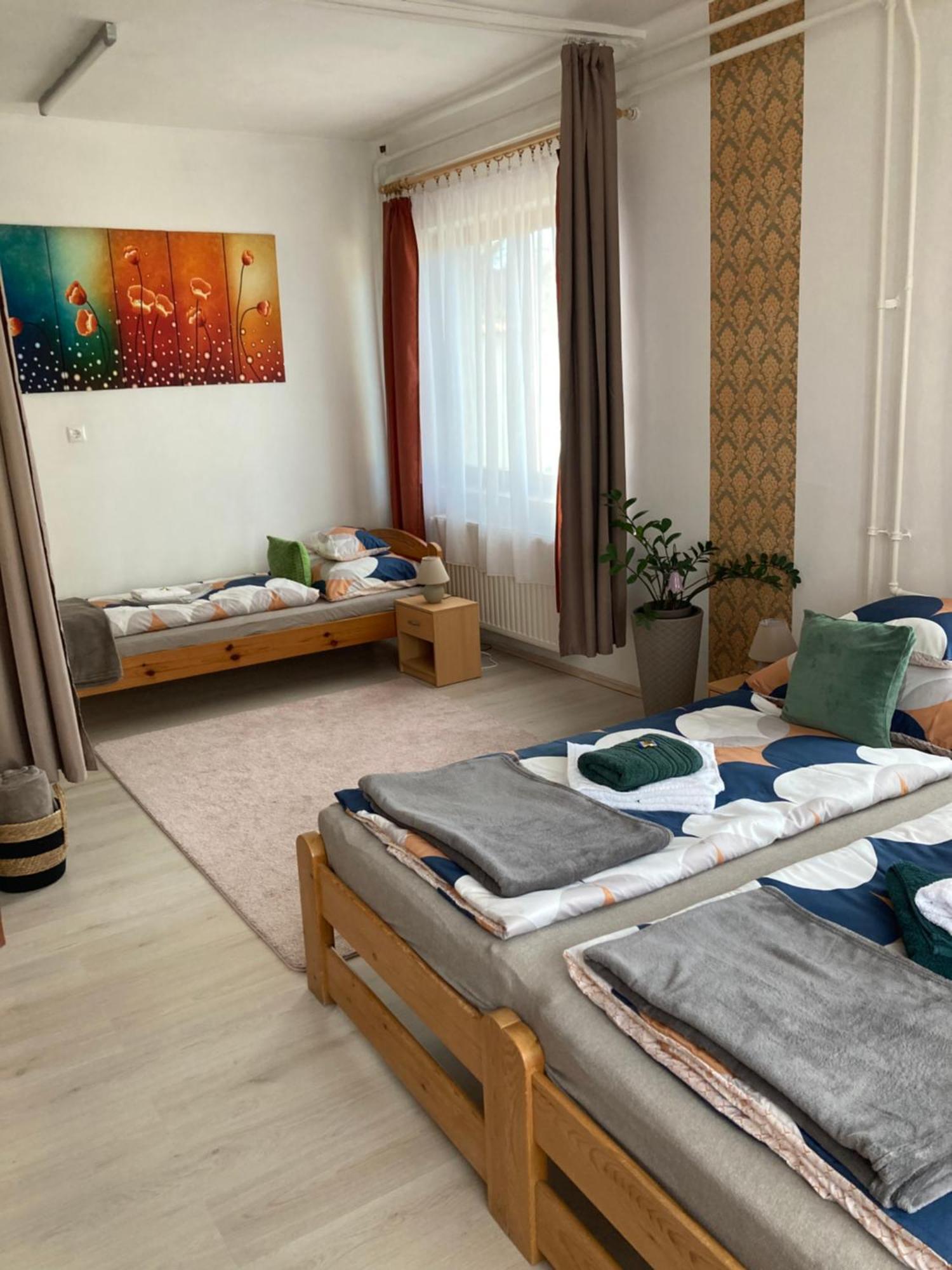 Tavaszpart Vendeghaz Appartement Szeged Buitenkant foto