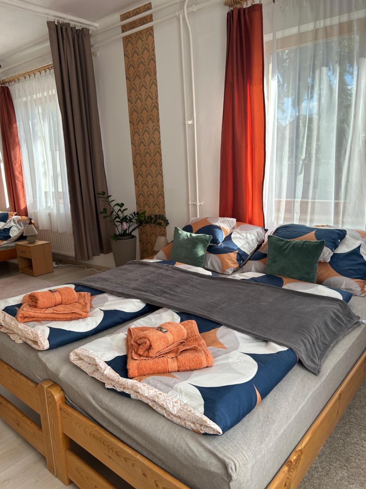 Tavaszpart Vendeghaz Appartement Szeged Buitenkant foto