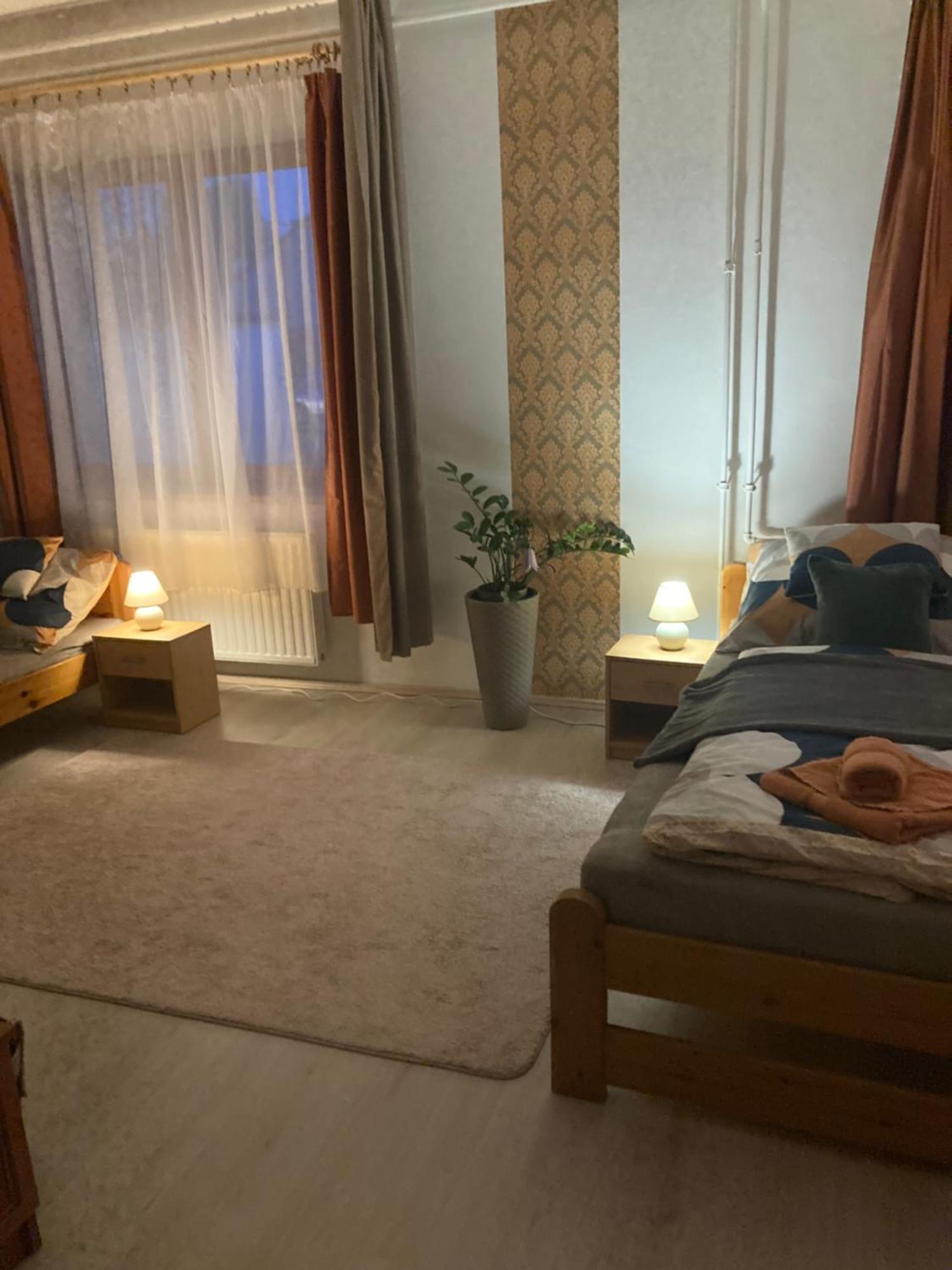Tavaszpart Vendeghaz Appartement Szeged Buitenkant foto