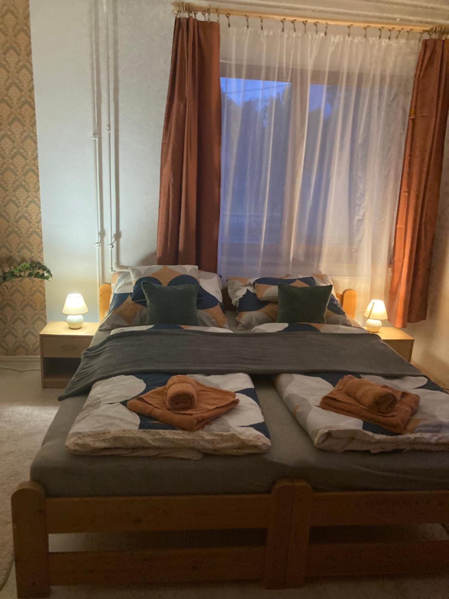 Tavaszpart Vendeghaz Appartement Szeged Buitenkant foto