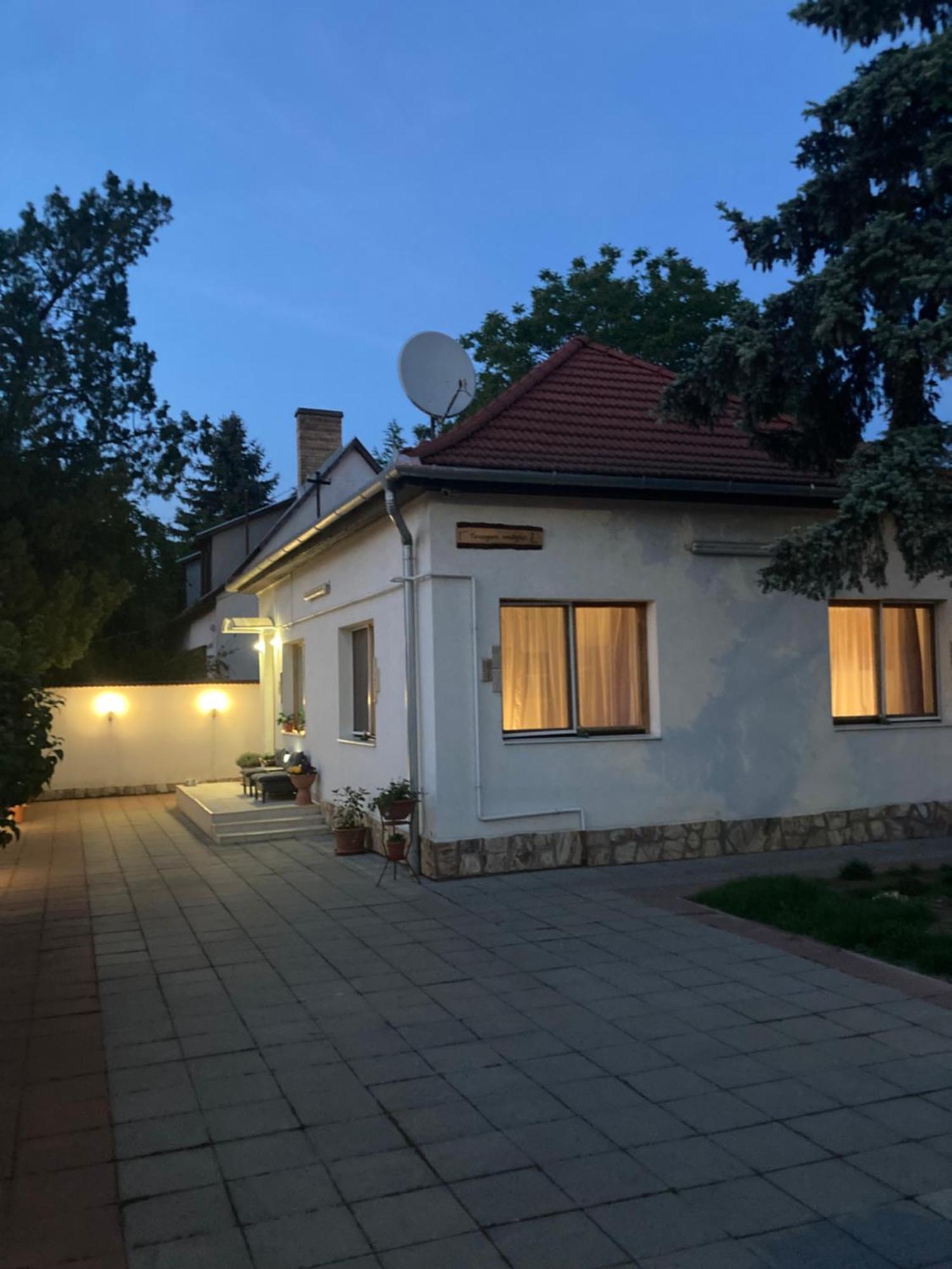 Tavaszpart Vendeghaz Appartement Szeged Buitenkant foto