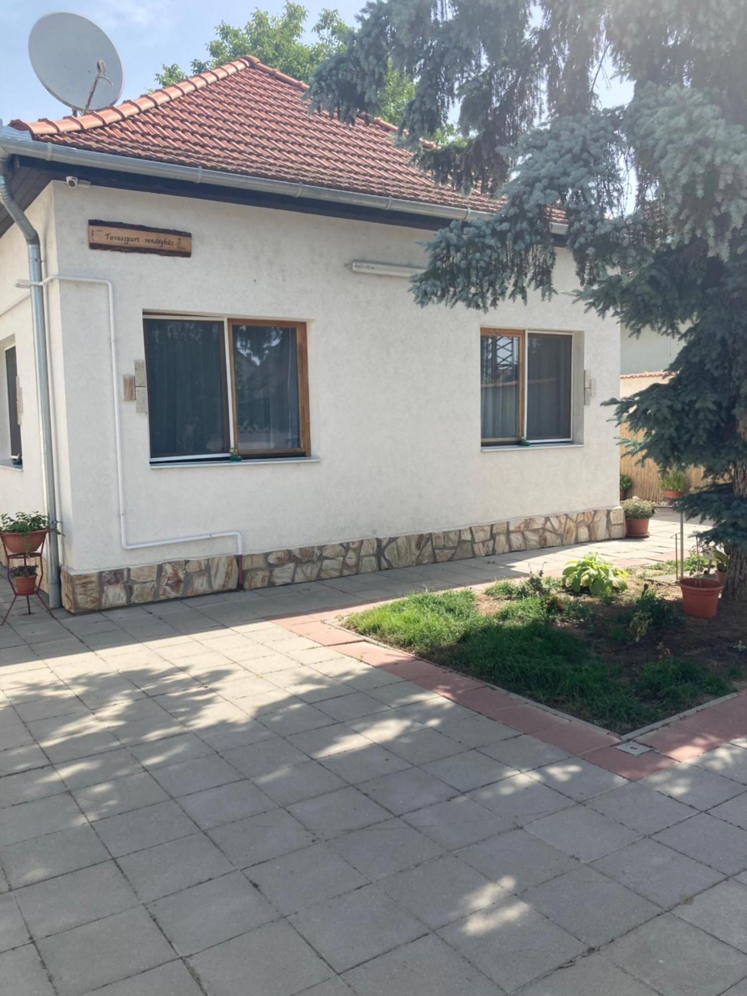 Tavaszpart Vendeghaz Appartement Szeged Buitenkant foto